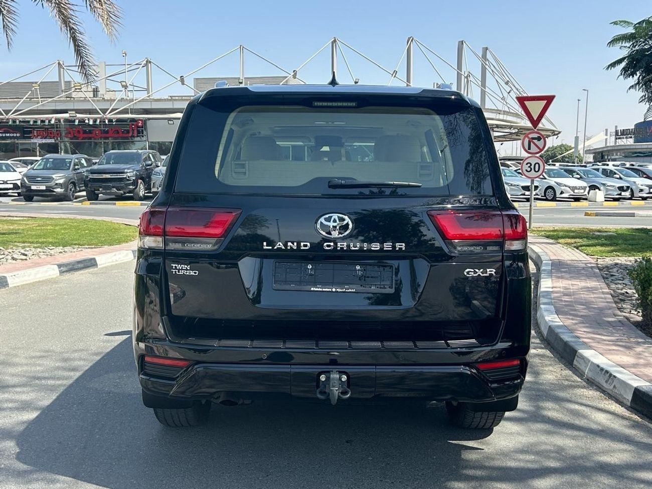Toyota Land Cruiser GXR 3.5L TWIN TURBO 2023 GCC AL FUTTAIM WITH WARRANTY & SERVICE CONTRACT IN MINT CONDITION