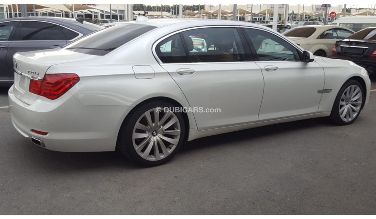 بي أم دبليو 740Li بي ام دبليو 740 موديل 2010 خليجي السياره بحاله ممتازه من الداخل والخارج فل اوبشن فتحه وجلد ابواب شفط