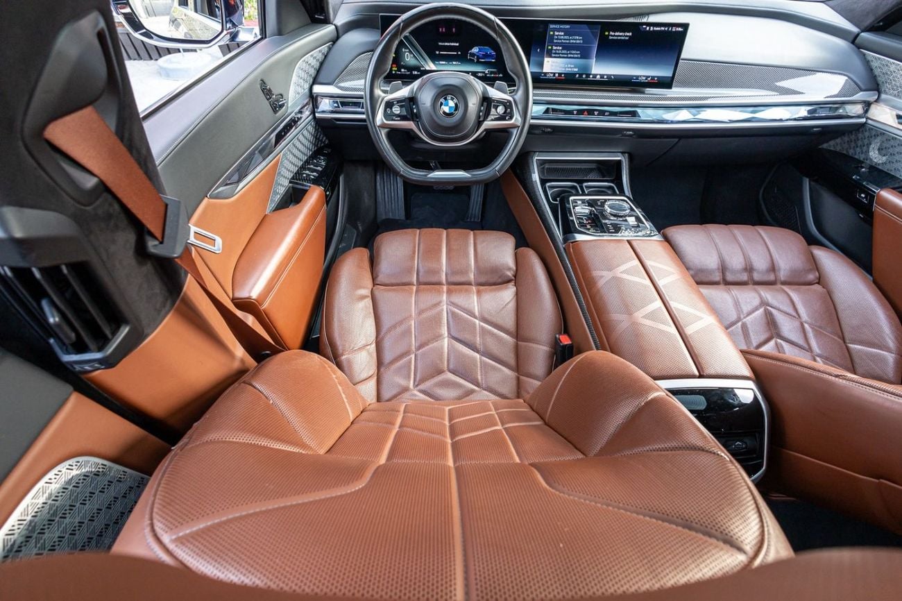 BMW 740i LUXURY PURE EXCELLENCE 2023 BMW 740i GCC | Agency Warranty
