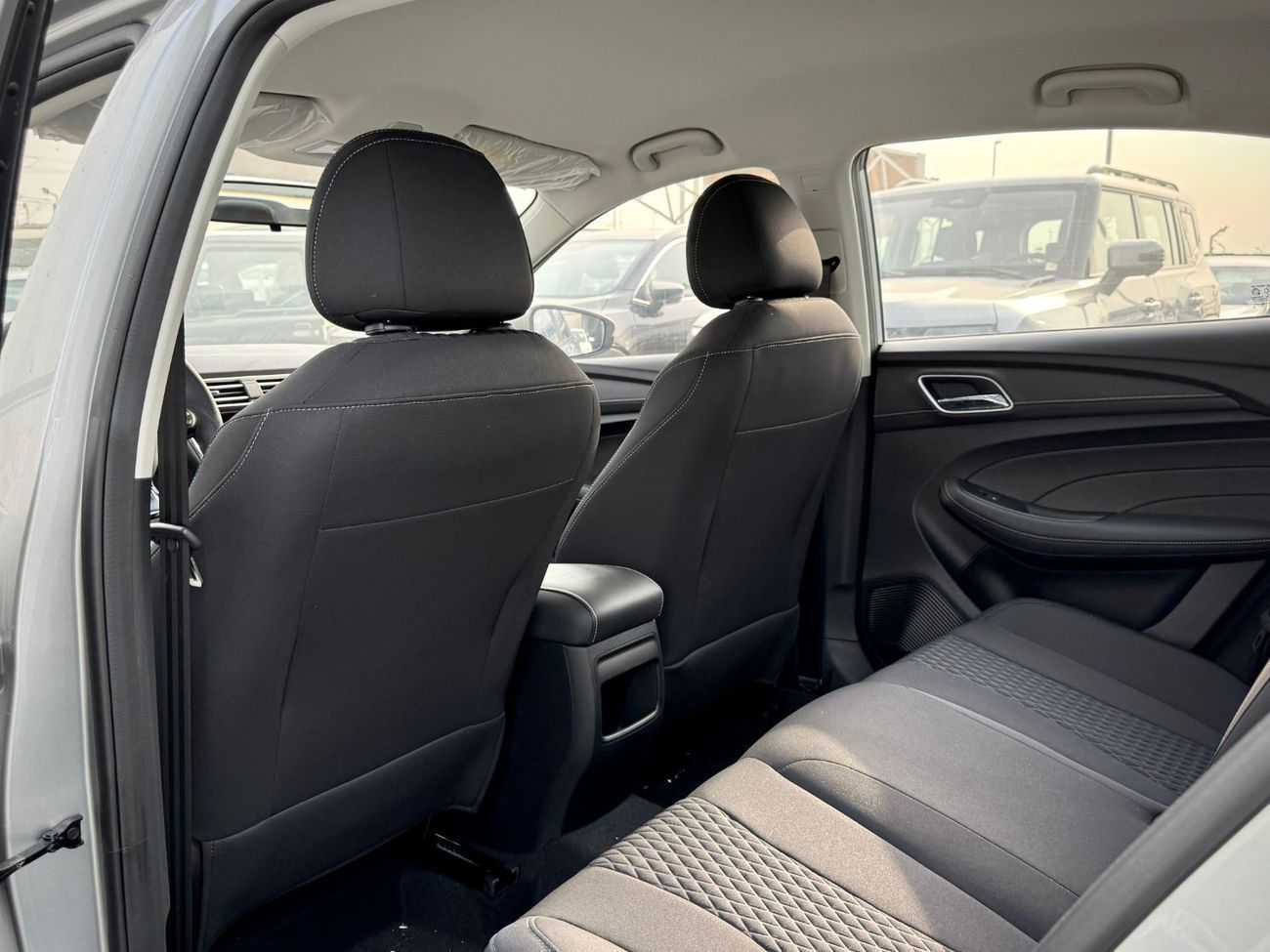 أم جي 5 STD 1.5L Petrol Manual FWD Export Price @ 26,500 AED