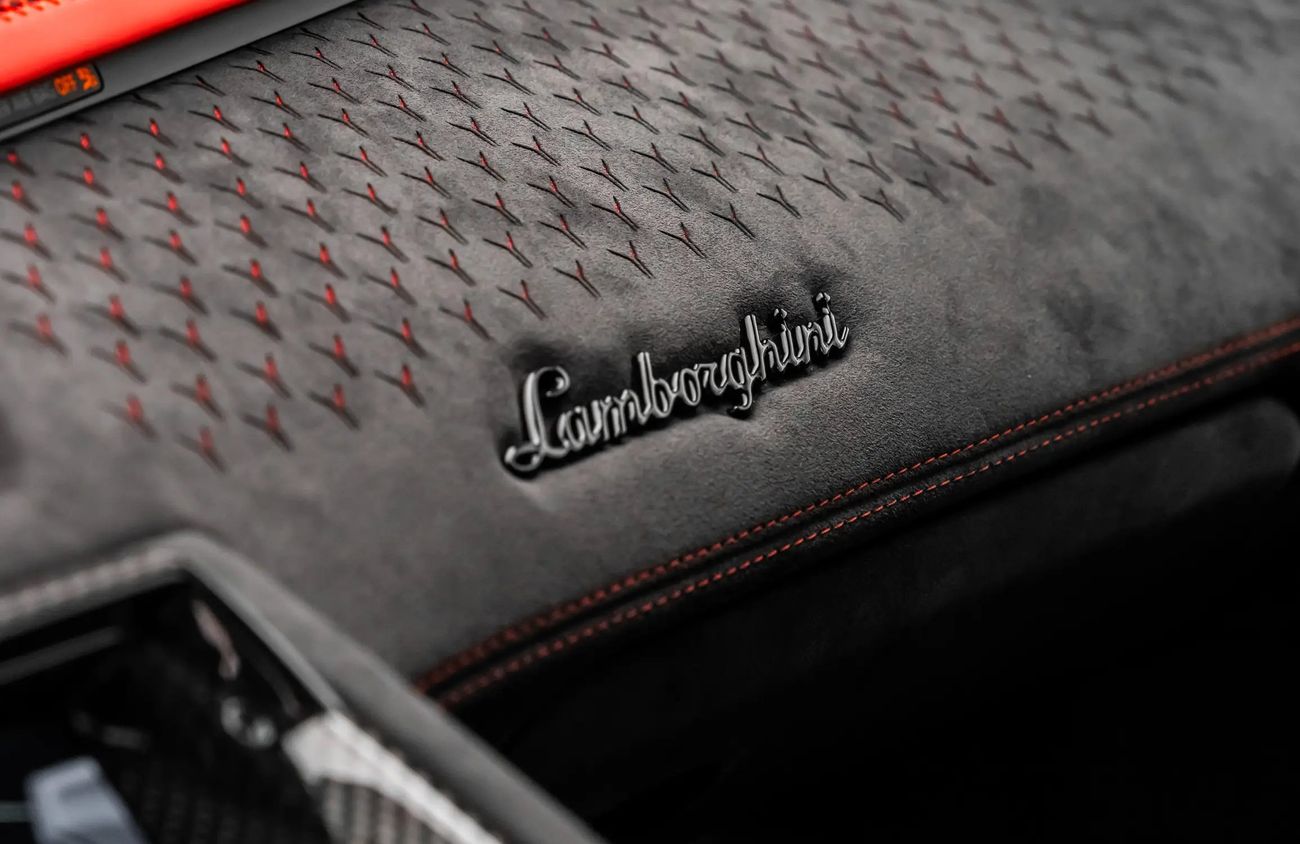 لامبورغيني أفينتادور 6.5L V12 Naturally Aspirated Engine