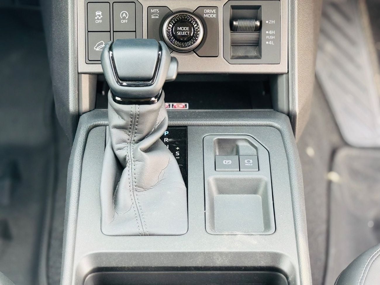 Toyota Hilux SGLX Travo overland plus RHD