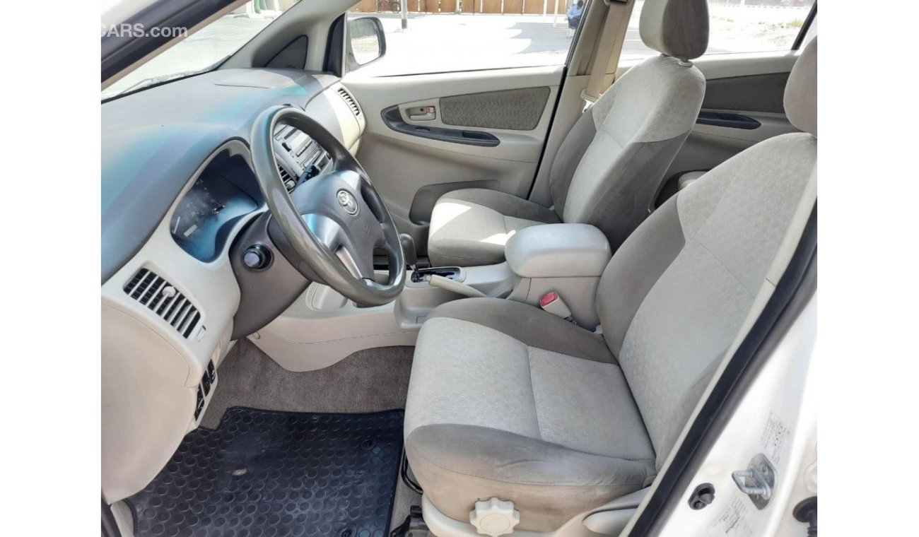 Toyota Innova Toyota Innova 2015 gcc full automatic very celen car