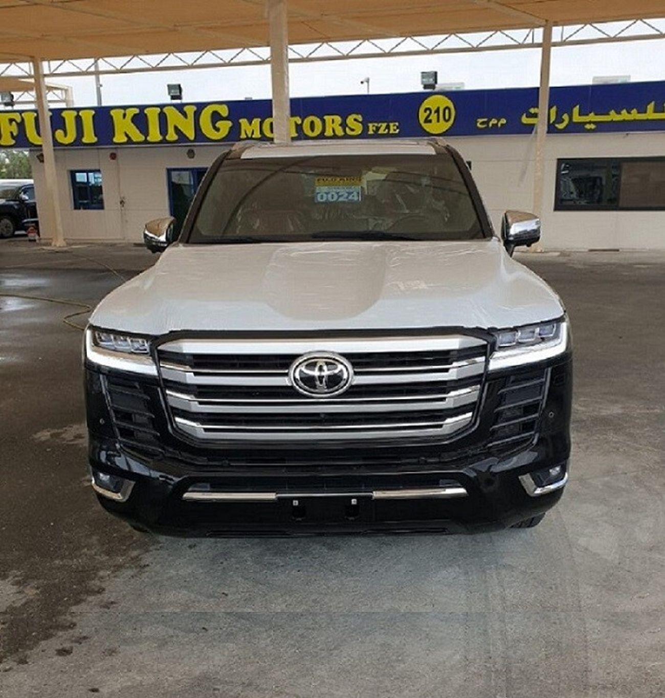 Toyota Land Cruiser LC300 3.3L TT VXR - V6 (DIESEL)