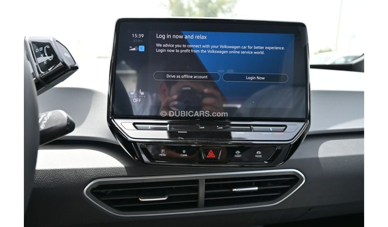 Volkswagen ID.3 Volkswagen ID3 PRO, FWD, 5 Doors Features: Electric Engine, 20inch Alloy wheels, Close Panoramic Roo