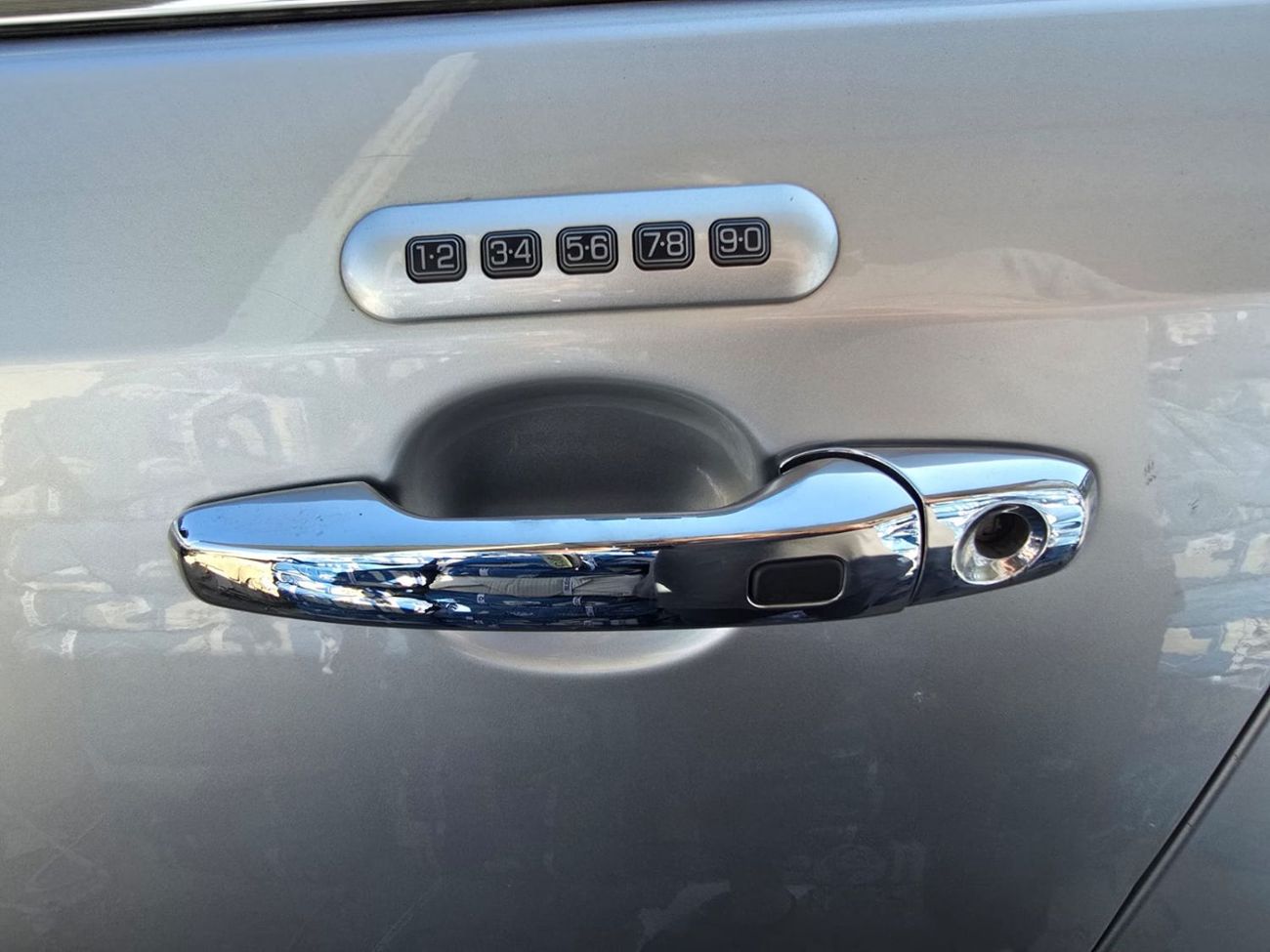 Lincoln MKX 2013 Lincoln MKX – Luxury midsize SUV in excellent condition. Powered by a strong 3.7L V6 engine wit