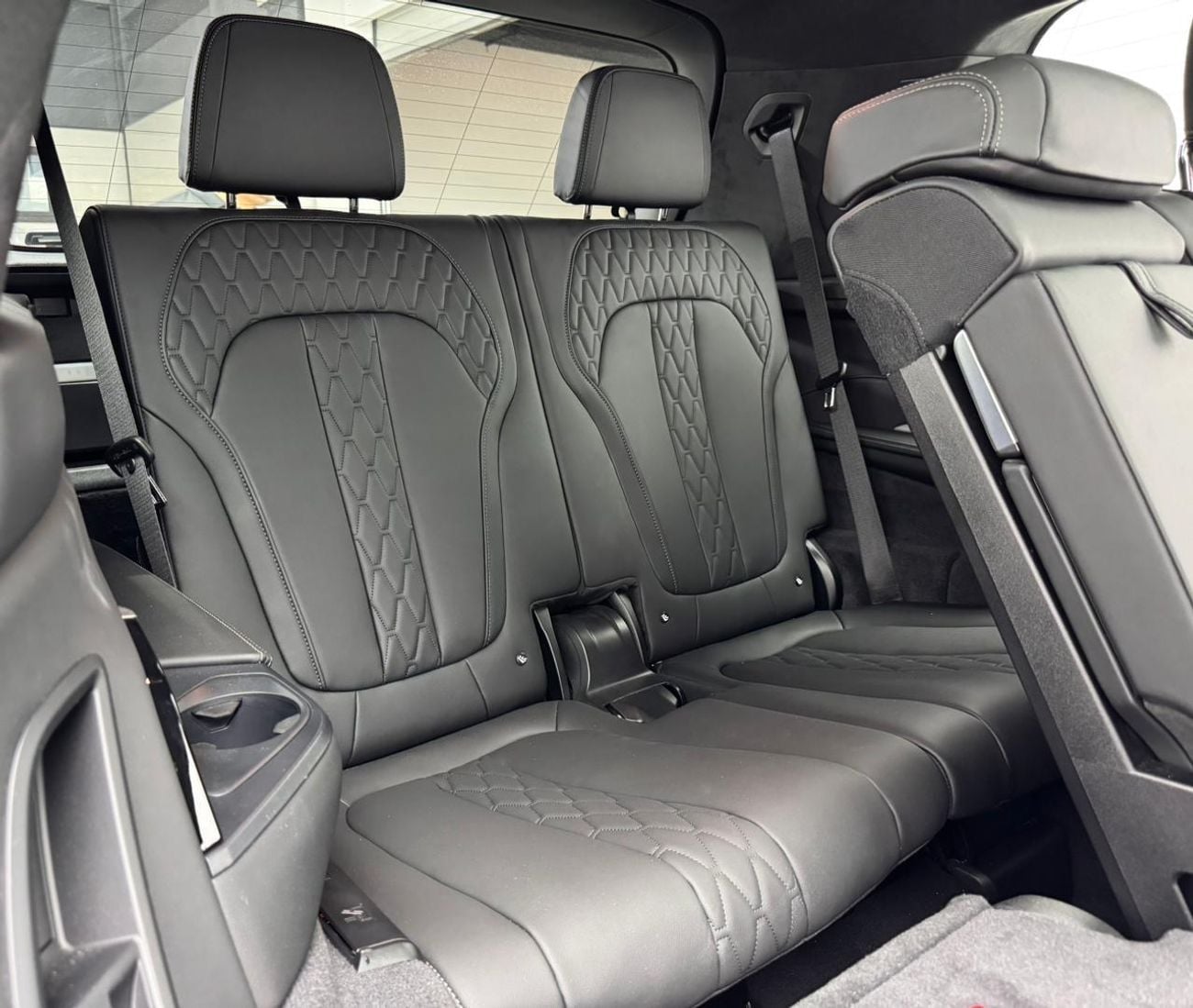 بي أم دبليو X7 2025 BMW X7 xDrive40i M-Sport Pro, 2030 BMW Warranty + Service Pack, Low Km, Fully Loaded, GCC