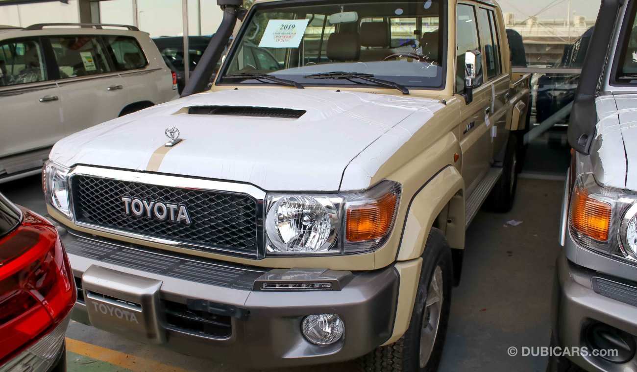 Toyota Land Cruiser Pick Up Double Cab LX Limited V8 4.5L Turbo Diesel 4X4 Manual Transmission