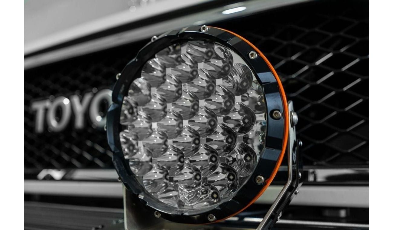 تويوتا لاند كروزر بيك آب Overland / Arctic Trucks Kit