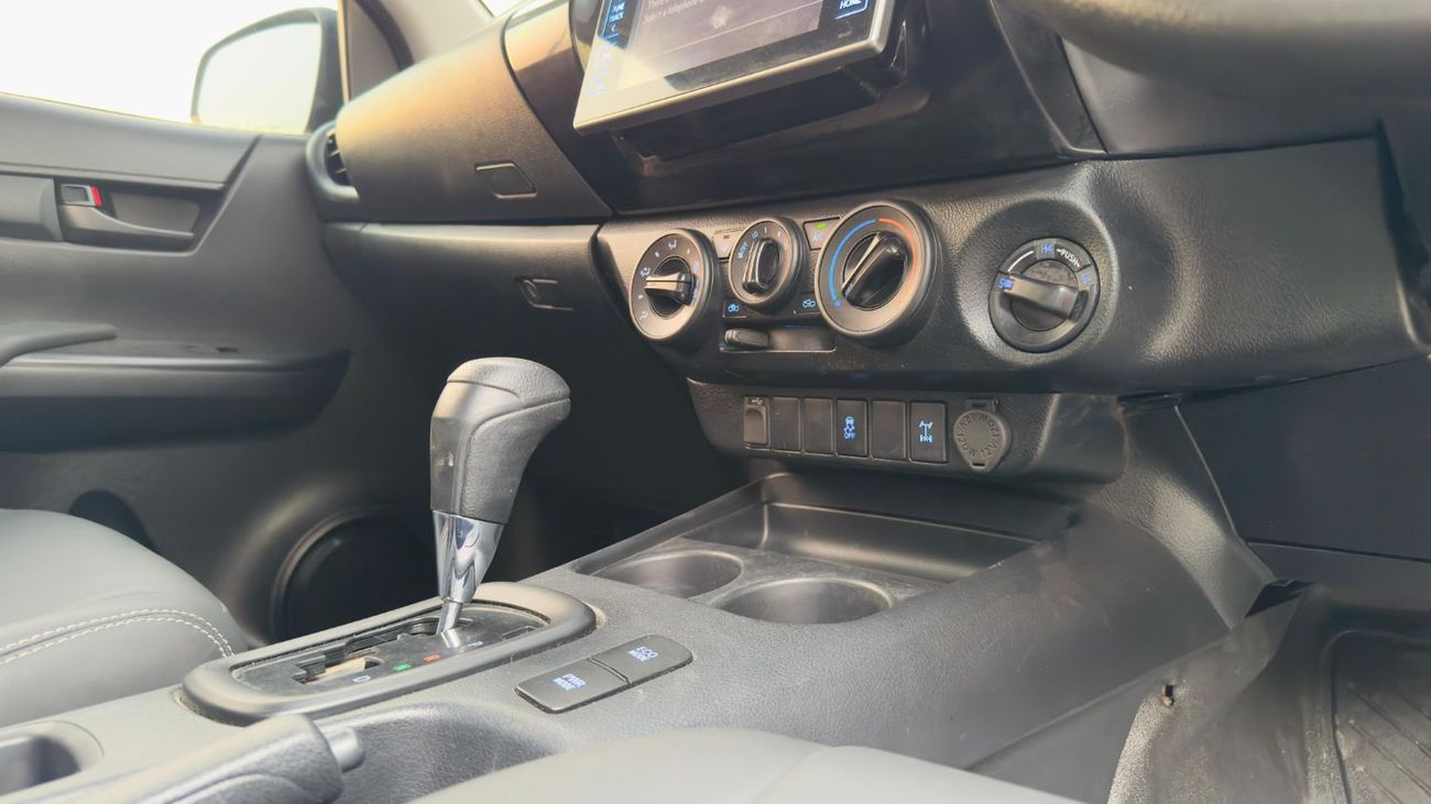 تويوتا هيلوكس SMART CAB | 2.8L DIESEL | 4WD | RHD | ROLL BAR & LEATHER SEATS