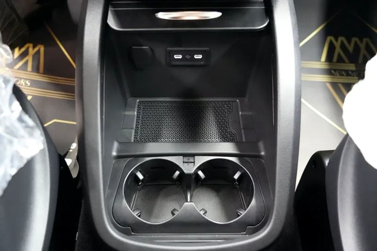 مرسيدس بنز V 300 Mercede-Benz V 300 AVANTGARDE | GCC 0km | Agency Warranty | 360 View | 64 colors Ambeint Lights