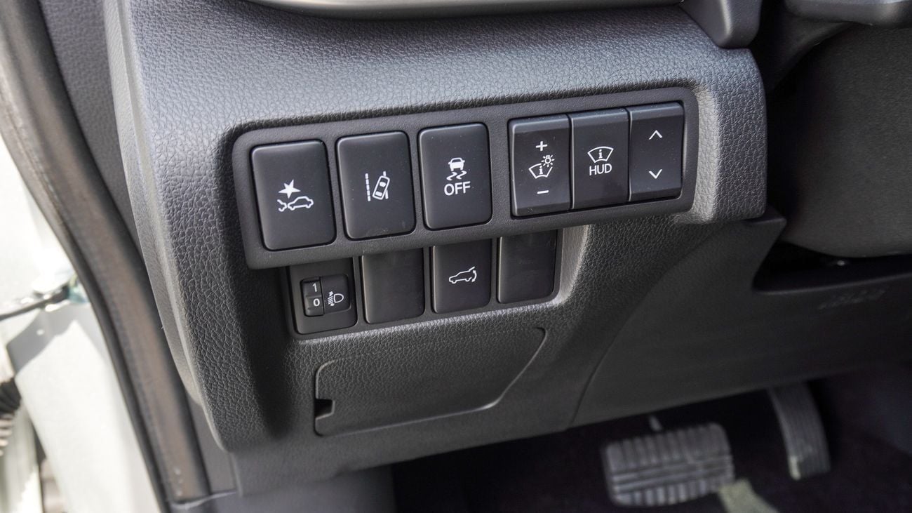 ميتسوبيشي إكلبس كروس Brand New Mitsubishi Eclipse Cross HighLine 2026 Export 1.5L 2WD Petrol|Silver/Black|ECLIPSECROSS-GL