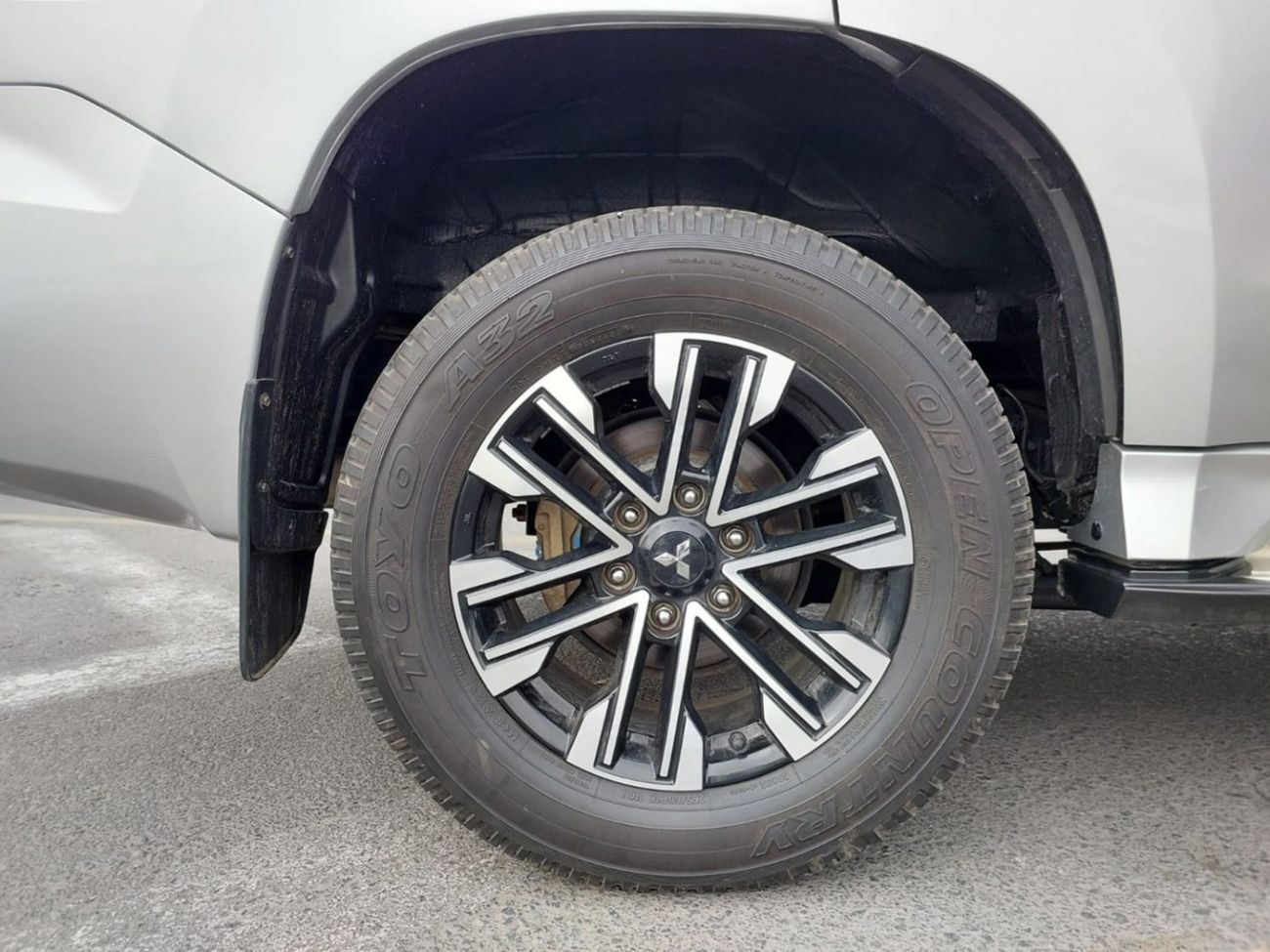 Mitsubishi Pajero MITSUBISHI PAJERO SUV RHD 2023 MODEL 2.4 L DIESEL AUTPMATIC(PM11732)