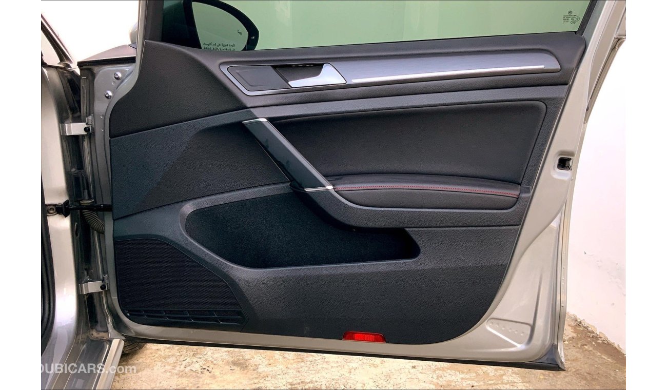 فولكس واجن جولف GTI P2 (Fabric Seats)