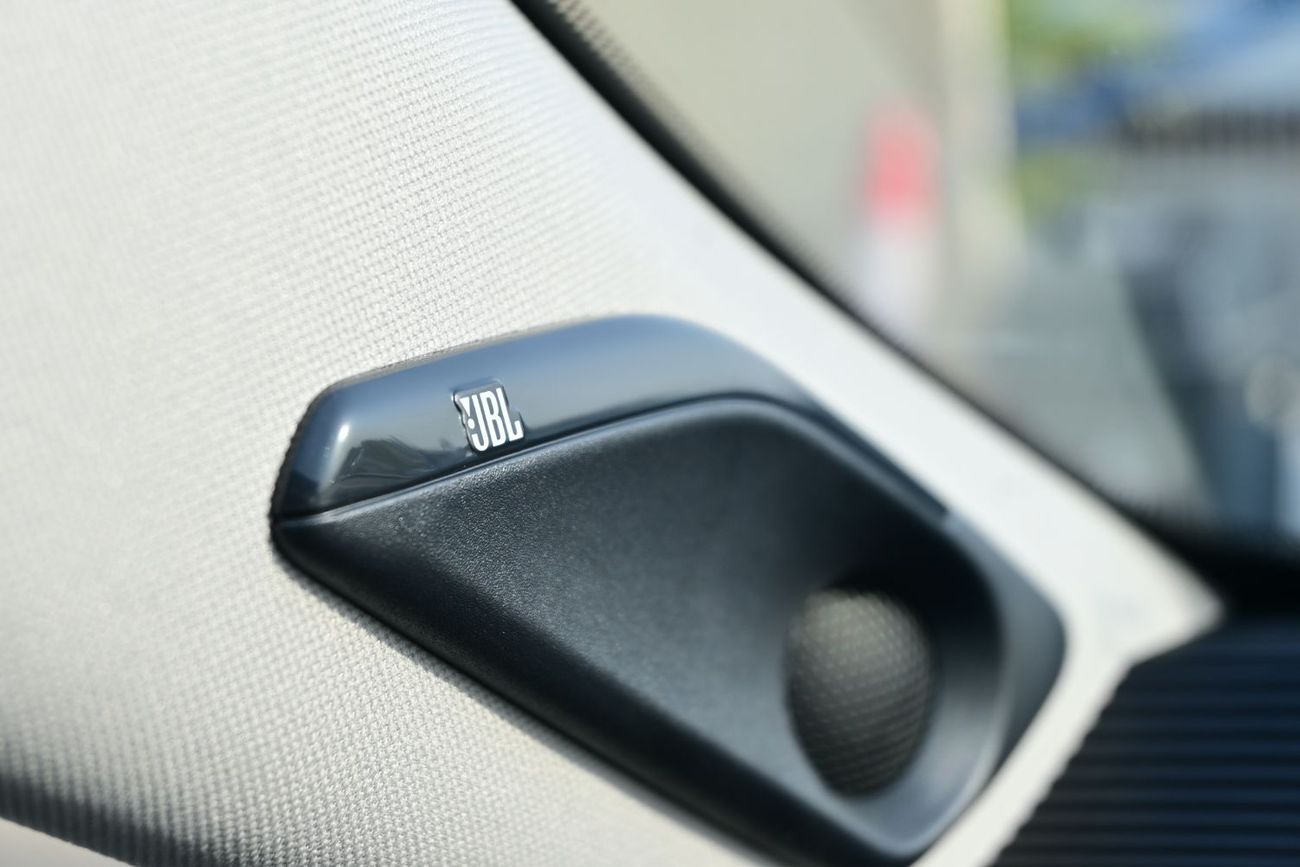 تويوتا فينزا Toyota Venza 2.0L Petrol, Model 2025 Color Black