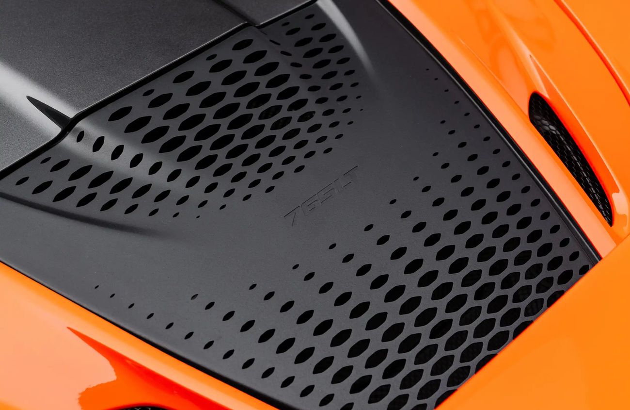 مكلارين 765LT 4.0L twin-turbocharged 8 Cylinder Engine