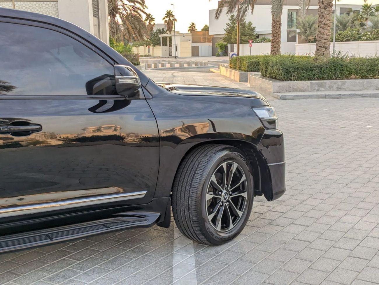 Toyota Land Cruiser GXR2 4.5L GXR-4.5L-1VD-8 Cylinders-LHD-Diesel-4WD-Automatic-8 Seats-5 Doors