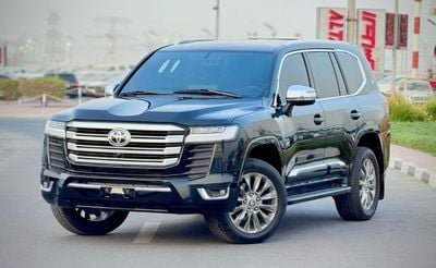 Toyota Land Cruiser 2018 Model Facelift to 2025 LC300 Exterior and Interior Both Full Option V6 Engine