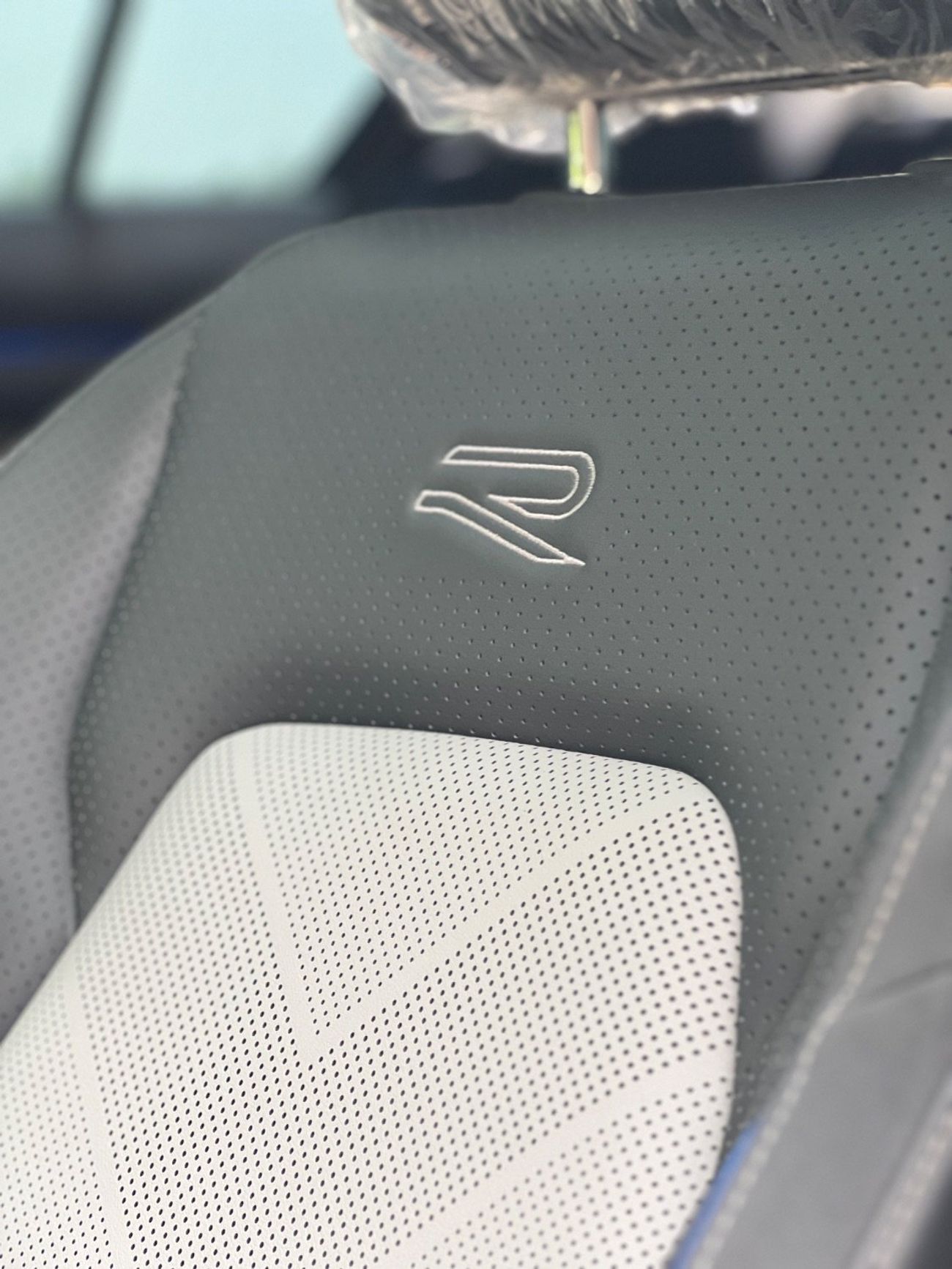 فولكس واجن جولف ار Base 2.0T