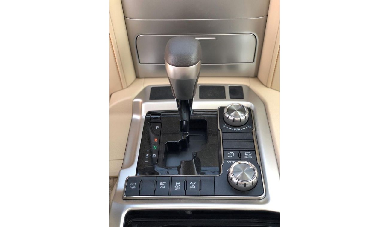 Toyota Land Cruiser GXR 4.0L PETROL FULL OPTION, PUSH START, LEATHER SEATS, DRIVER POWER SEAT, ROOF DVD, DVD CAMERA