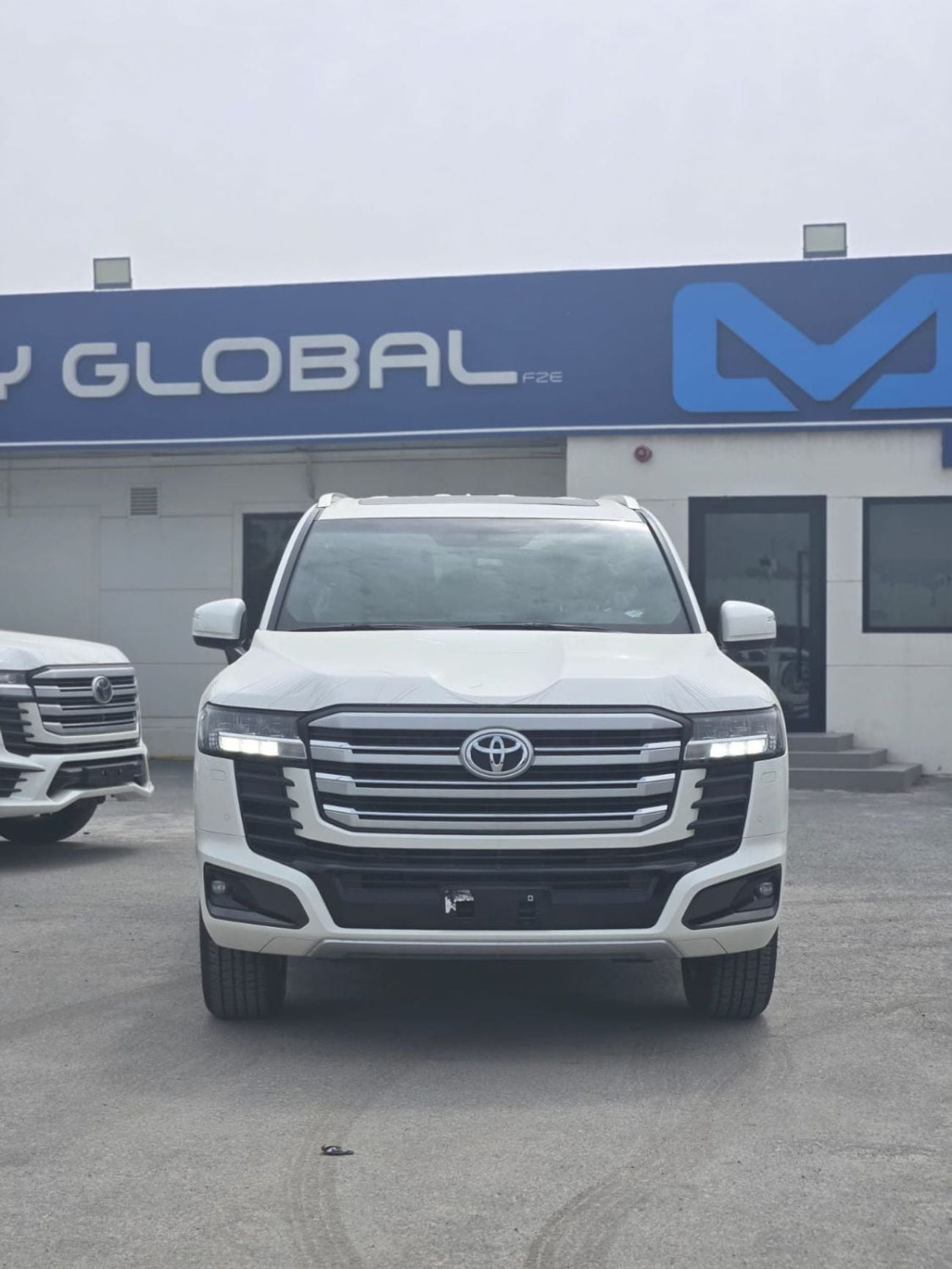 Toyota Land Cruiser LC 300 GXR 3.5L HYBRID A/T 7 SEATER