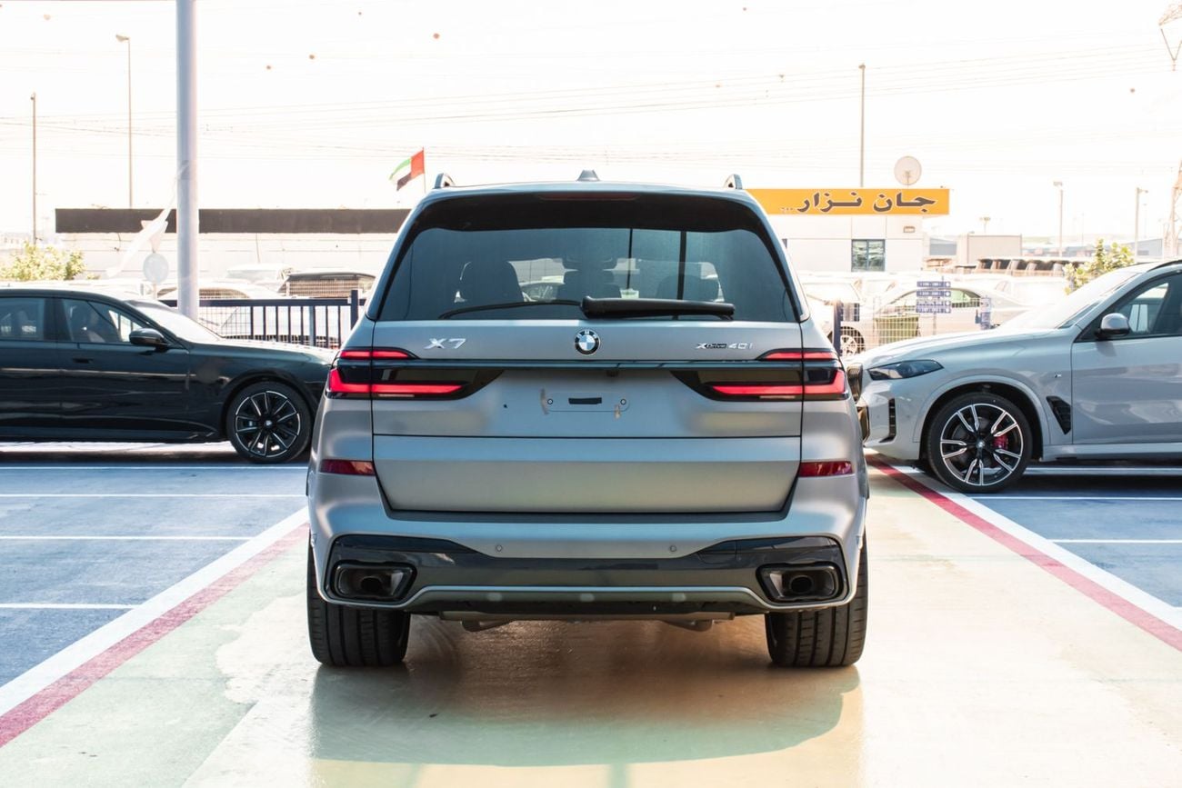 بي أم دبليو X7 The 2026 BMW X7 M40i xDrive is a full-size luxury performance SUV that blends V8 power, advanced tec