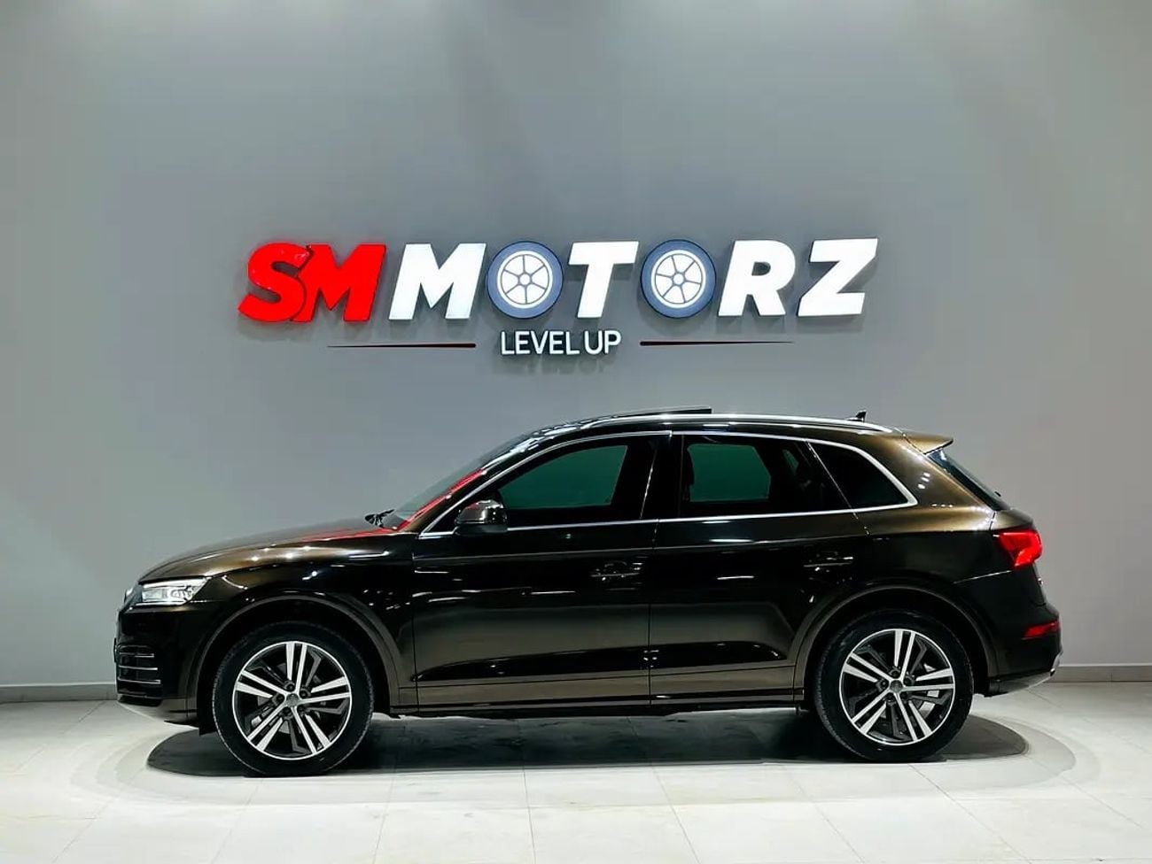 أودي Q5 45 TFSI Quattro Design 2.0L