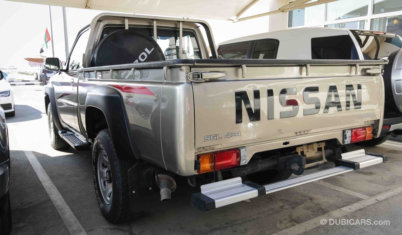 Nissan Patrol Pickup SGL 4X4