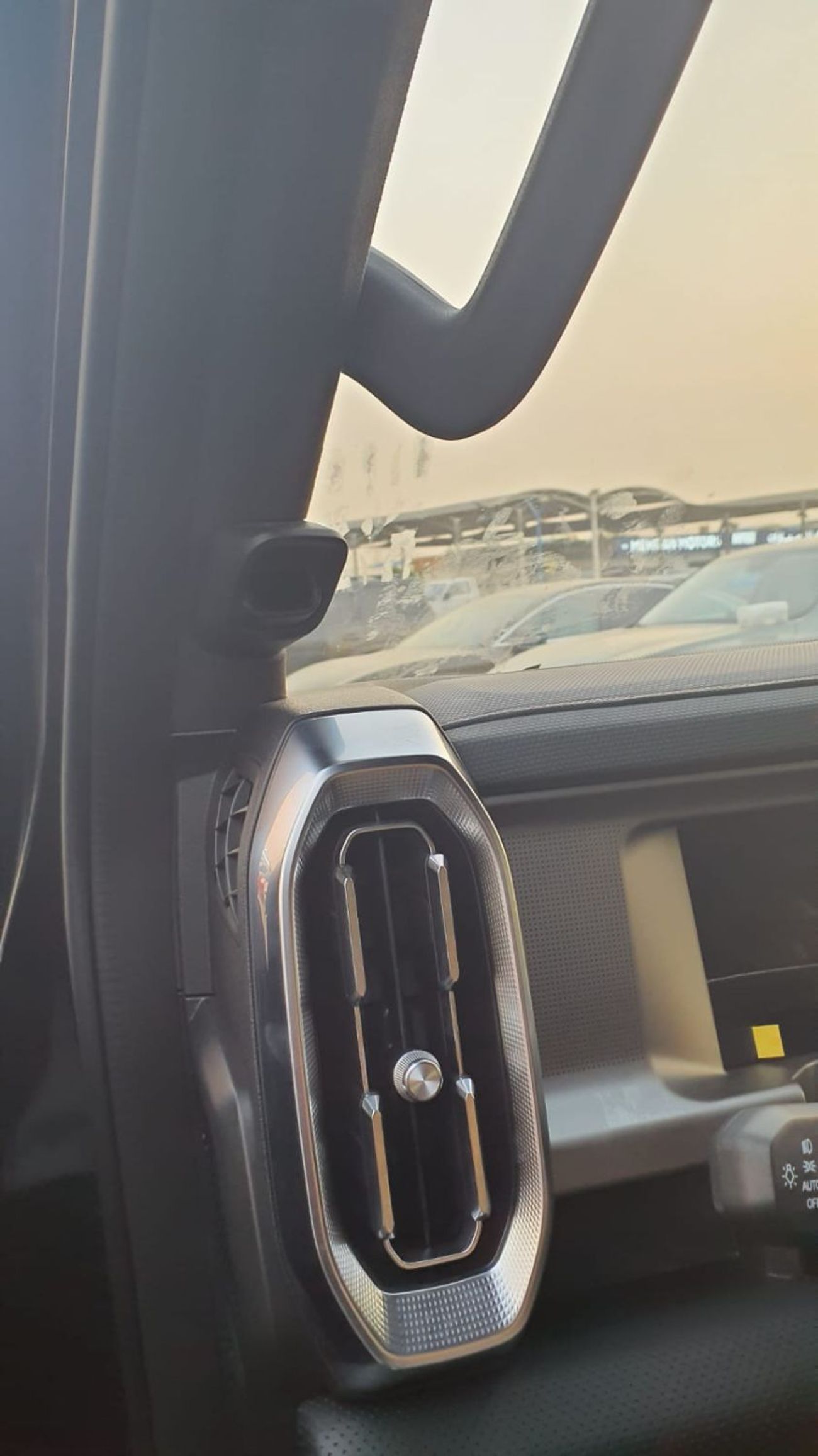 جيتور T2 JETOUR T2 2.0L | 5-Seater | Elegant Black Exterior & Premium Beige Interior