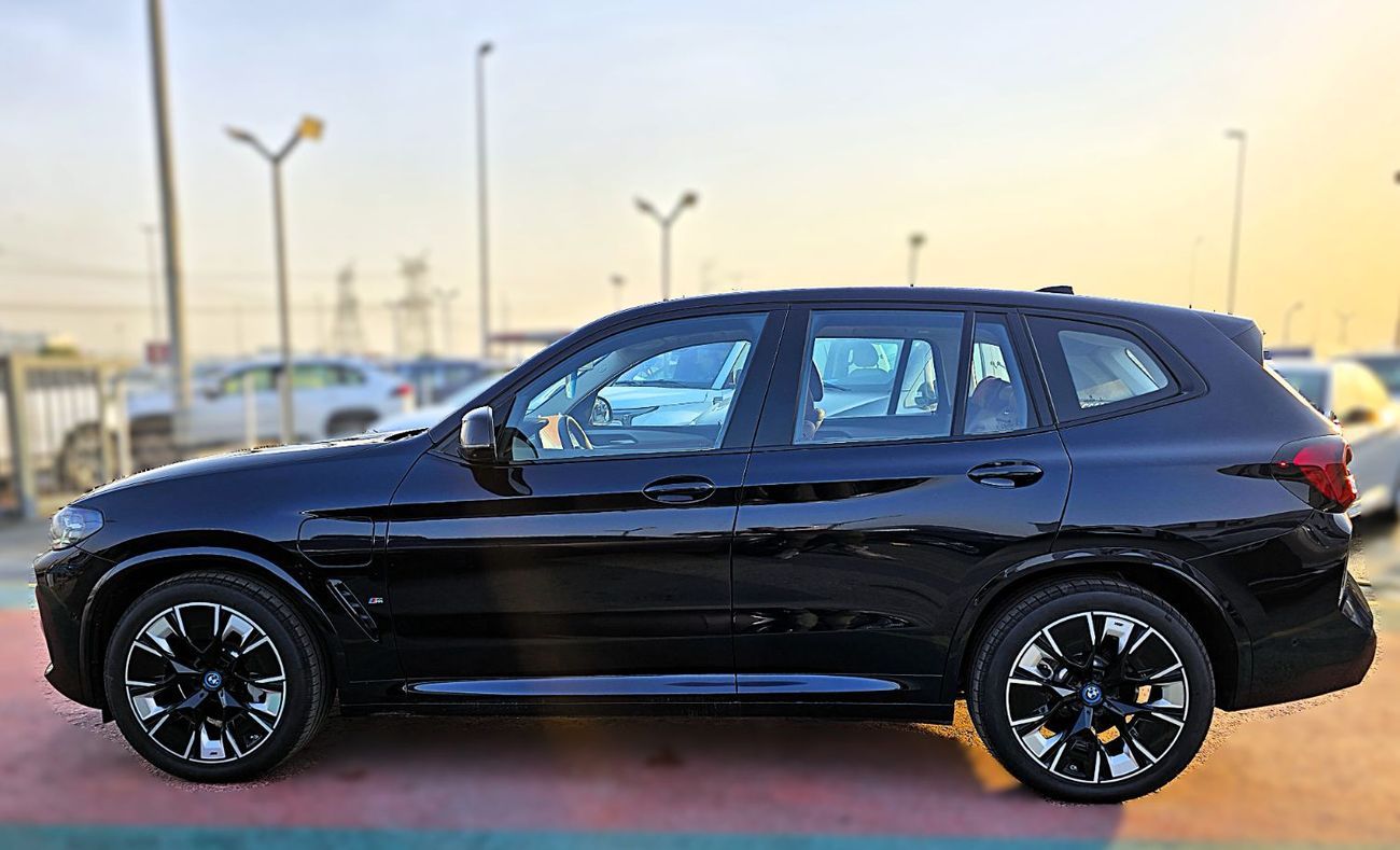 بي أم دبليو iX3 BMW iX3 Creative 2025 Model Black Color