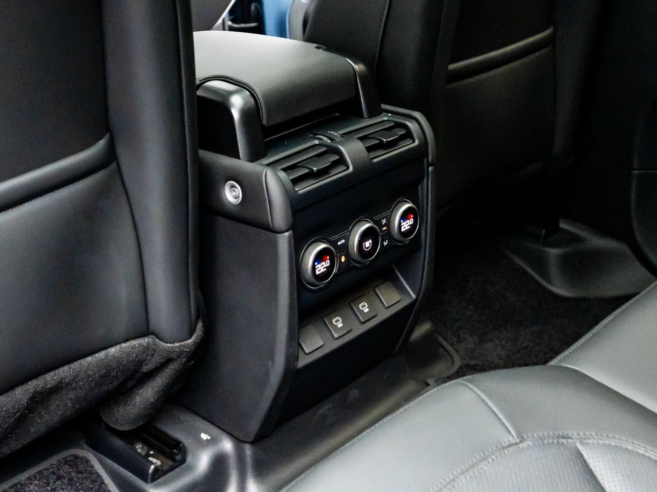 Land Rover Defender P300 110 2.0L (5 Seater) The BEST Ramadan Offer in the UAE - Limited Time Only, 2029 Land Rover Warr