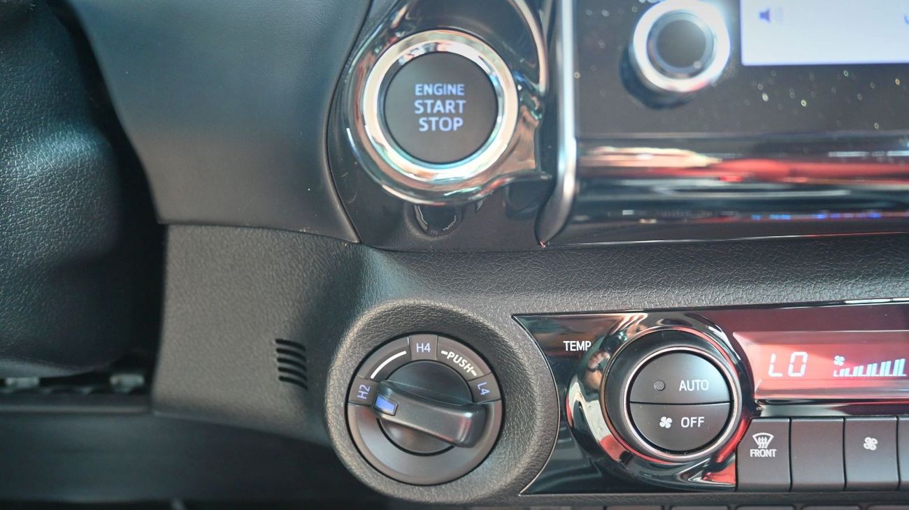 تويوتا هيلوكس تويوتا هيلوكس TOYOTA HILUX 4.0L V6 PETROL DC AT 2025