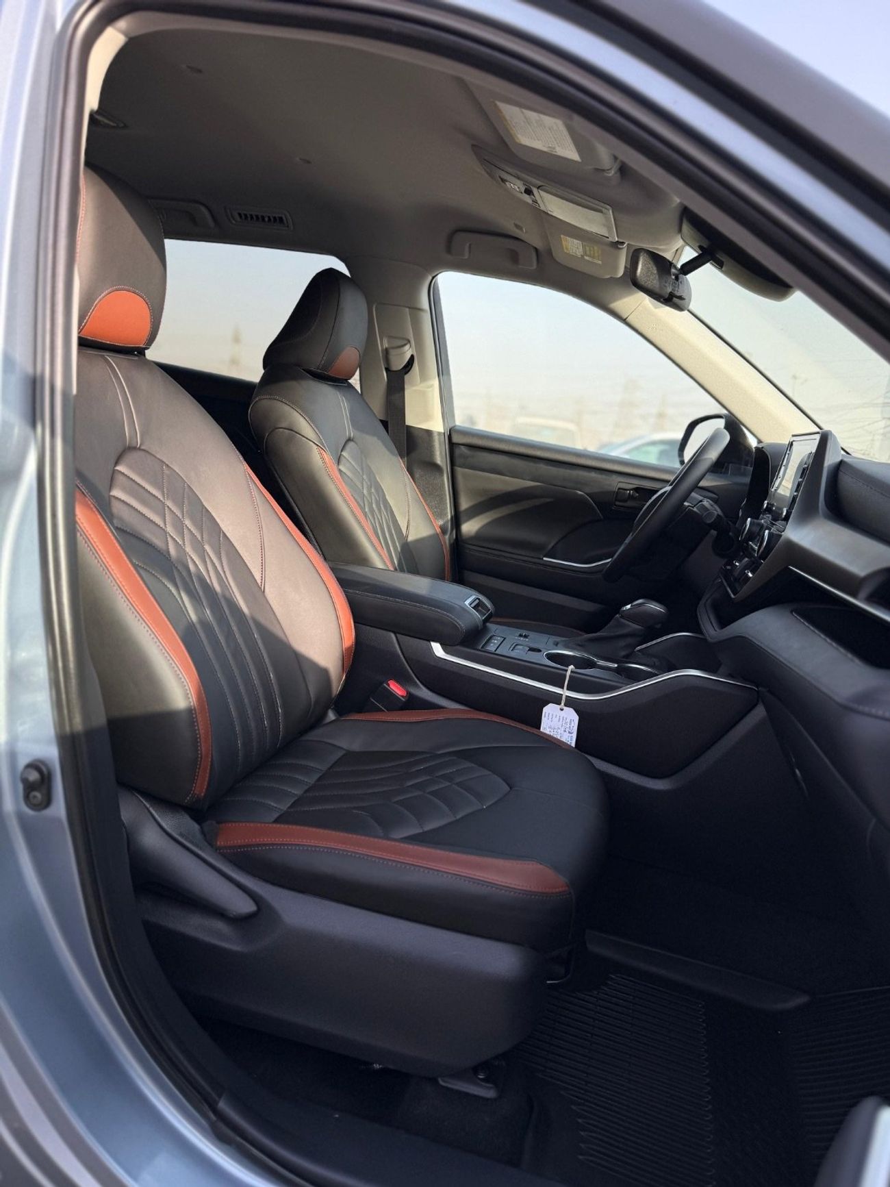 Toyota Highlander Hybrid leather seats,push start,blind spot