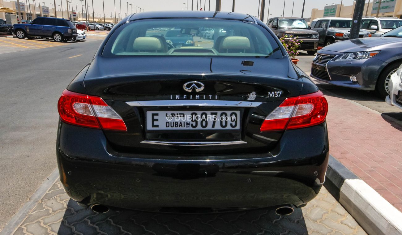 Infiniti M37