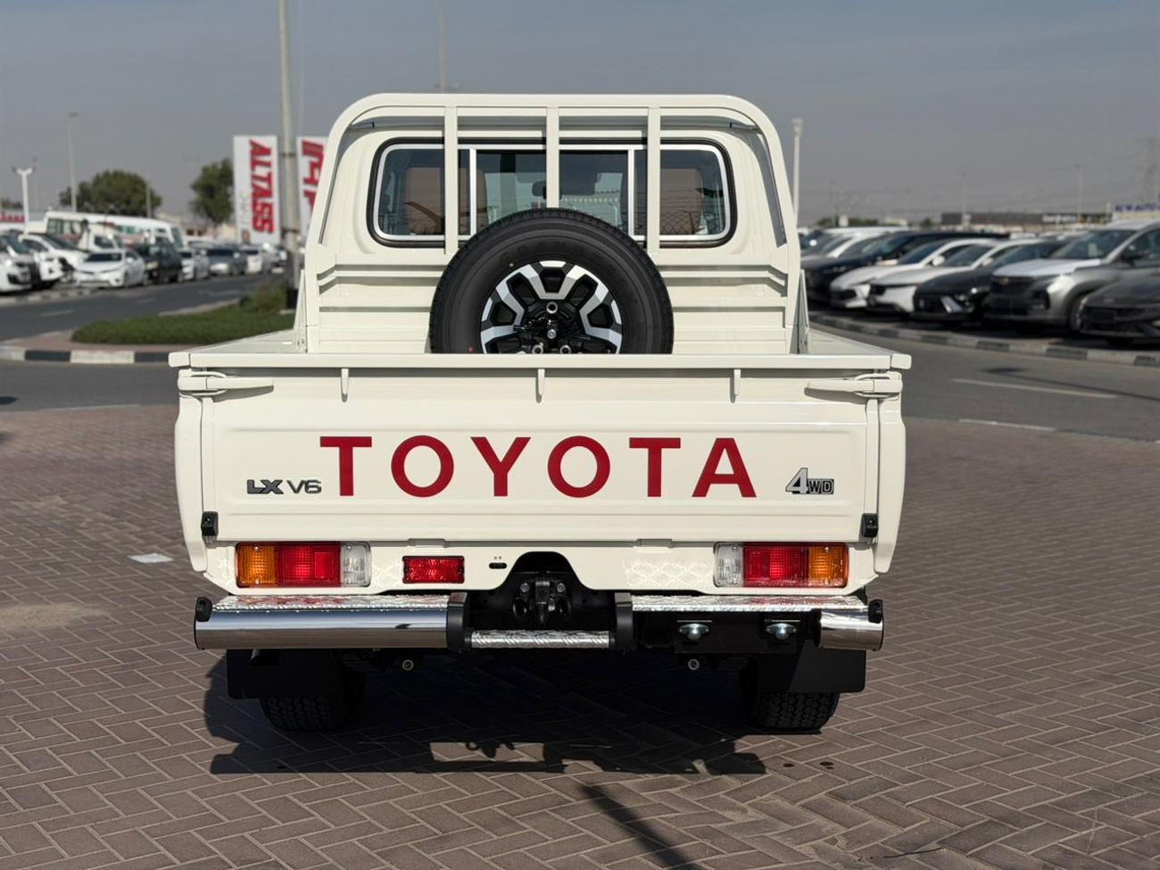 تويوتا لاند كروزر بيك آب 2026 LC79 Double Cabin 4,0L petrol Full option Oman spec