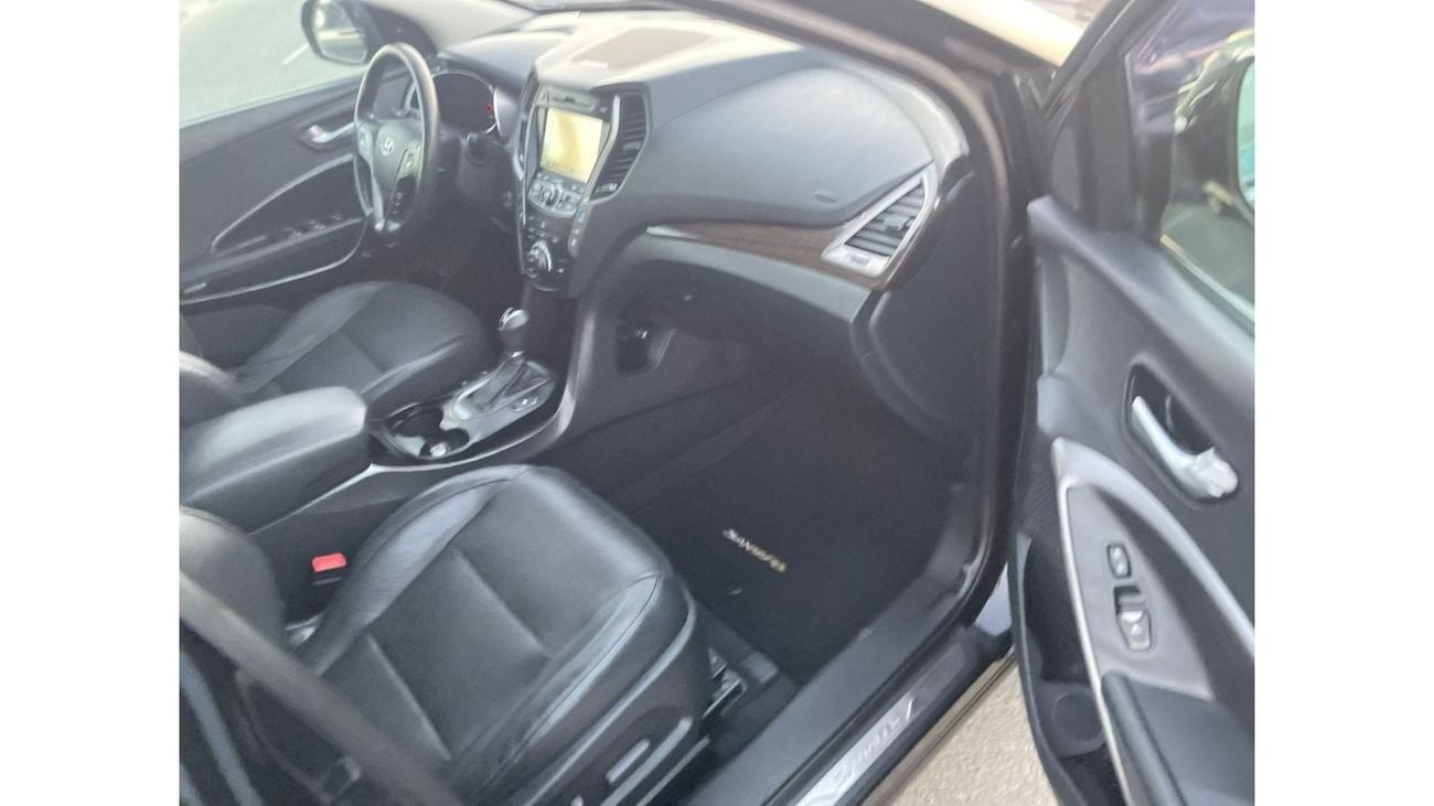 Hyundai Santa Fe 2015 Hyundai Santa Fe Ultimate Limited Edition Full Option - 3.3L V6 - AWD 4x4 - 7 Seater Full Panor