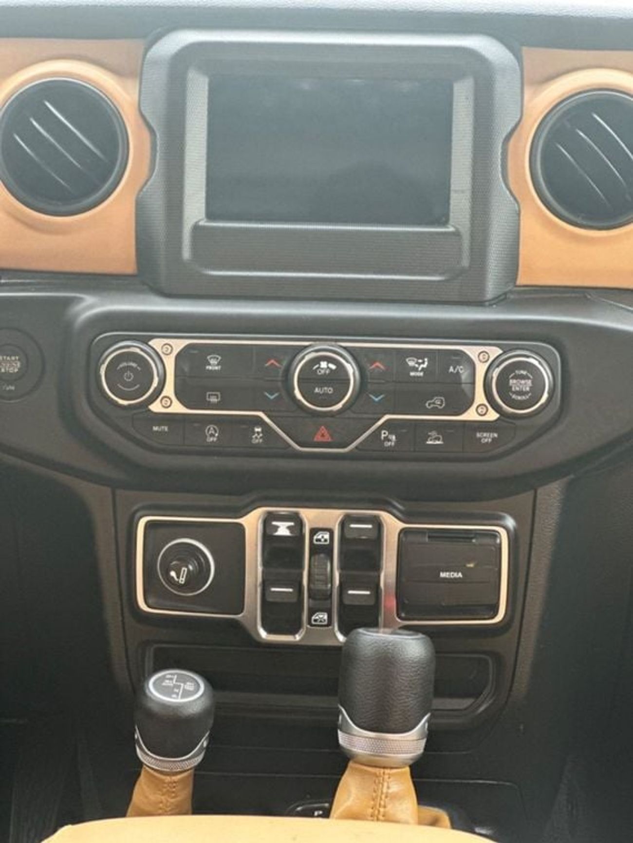 Jeep Wrangler Sport 3.6L M/T MODEL 2021 GCC CAR PERFECT CONDITION INSIDE AND OUTSIDE FULL OPTION