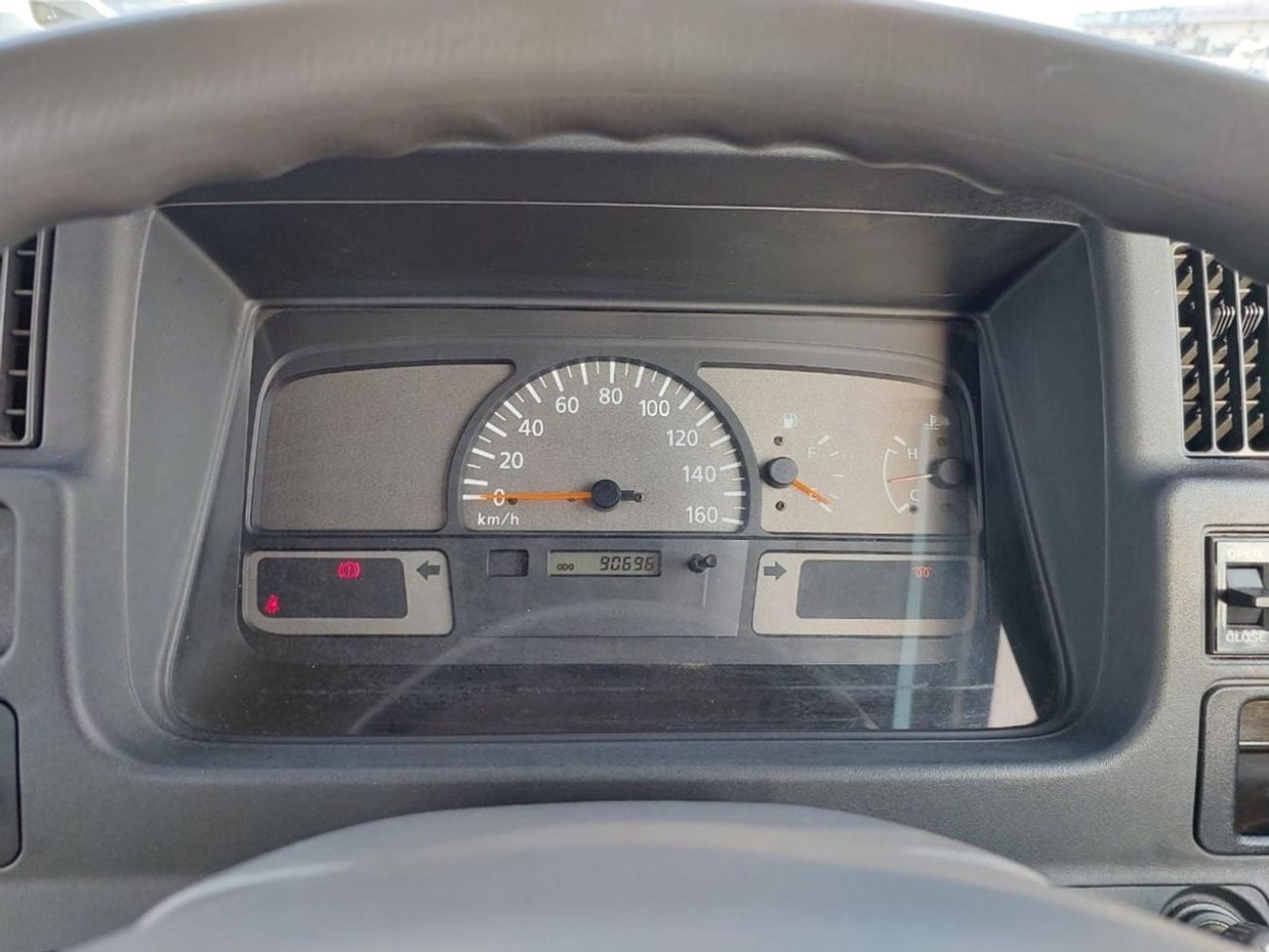 Isuzu Journey ISUZU JOURNEY BUS RHD 2000 MODEL 4.1 L DIESEL MANUAL(PM00136)