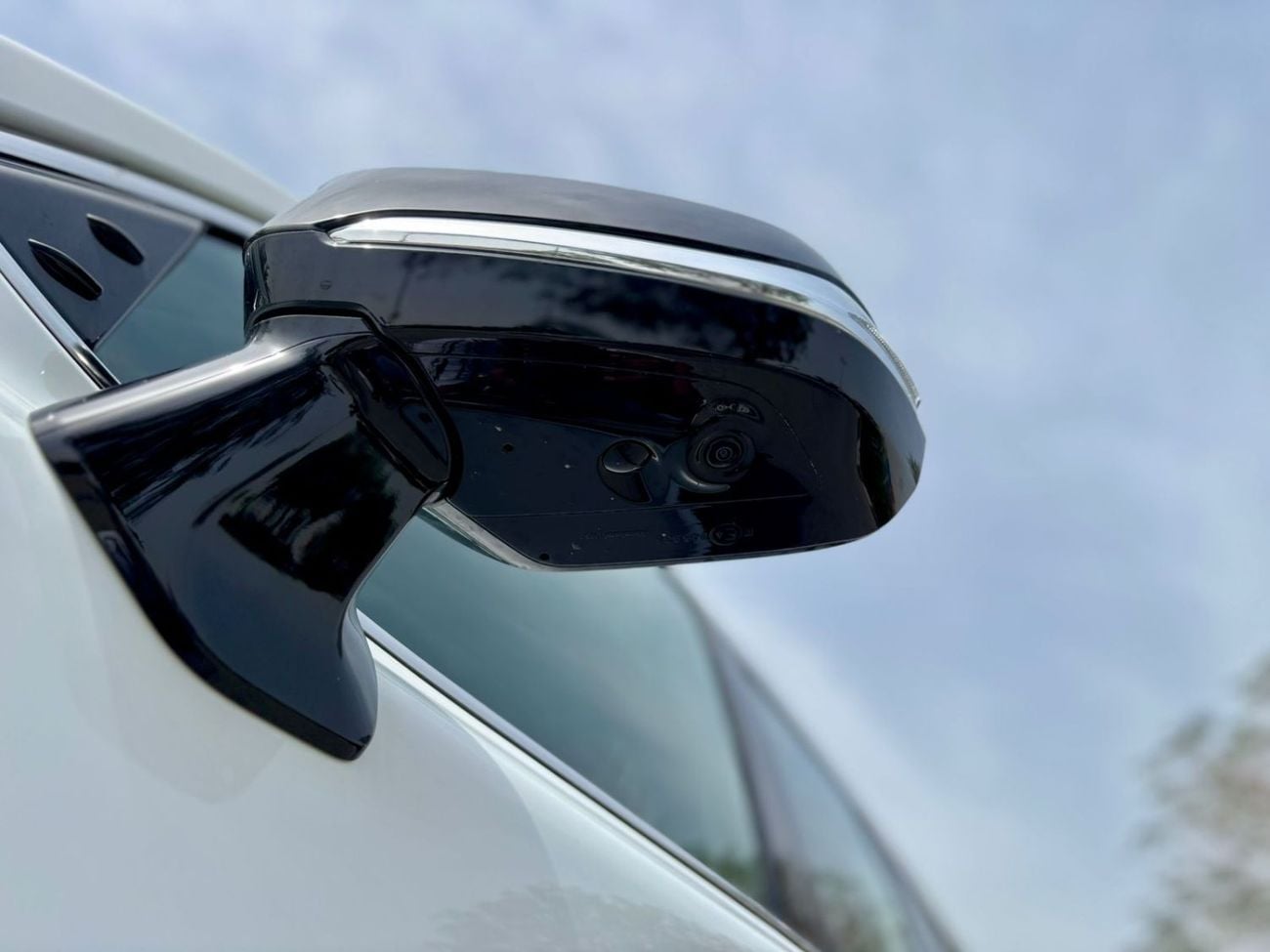 لكزس LX 700h F Sport