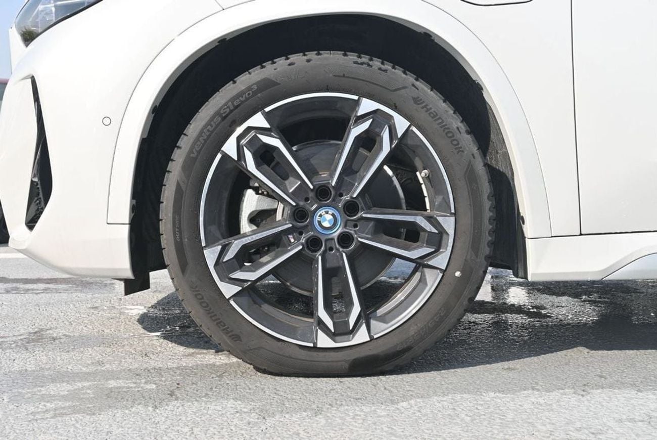 بي أم دبليو iX1 XDRIVE30 LUXURY M SPORT PACKAGE BMW iX1 xDrive 30L M Sport Kit Model 2024, Color White