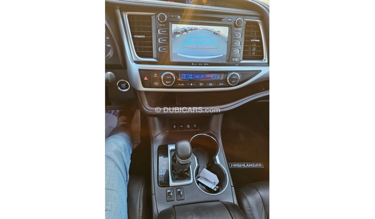 Toyota Highlander 2017 Toyota Highlander XLE 4x4 Full Option 3.5L V6 /