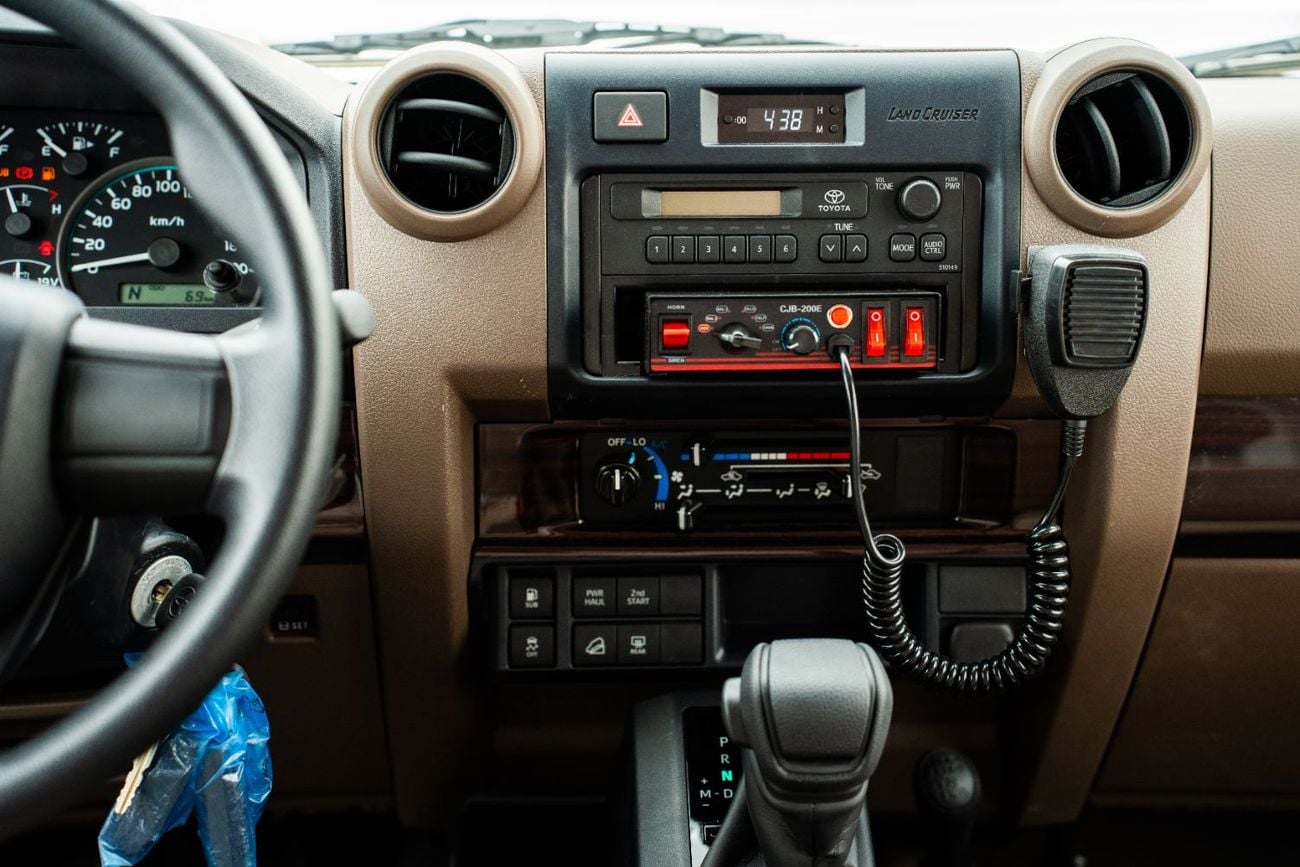 Toyota Land Cruiser Toyota Land Cruiser 78LC78 4.0L V6 Hardtop Ambulance manual