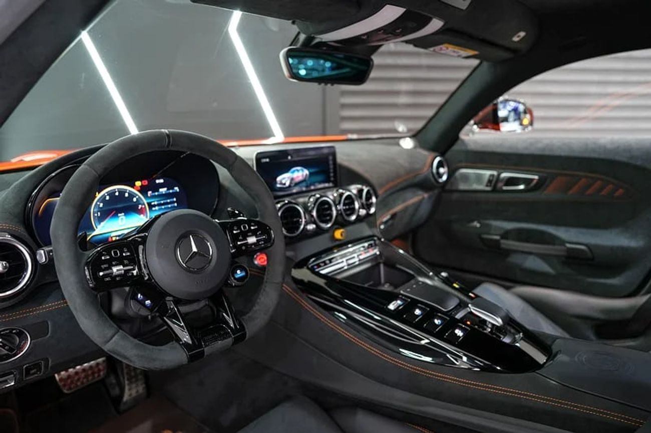 مرسيدس بنز AMG GT Black Series | Full Carbon Fiber Body Kit | GCC Spec!!