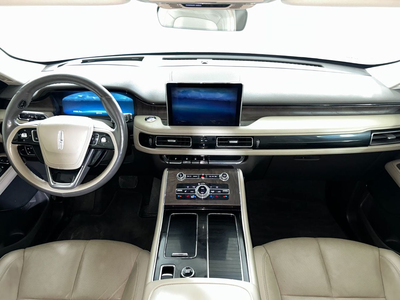 Lincoln Aviator Reserve 3.0L AVI322 / FREE Insurance + Registration / AL TAYER MOTORS / AL QOUZ SHOWROOM