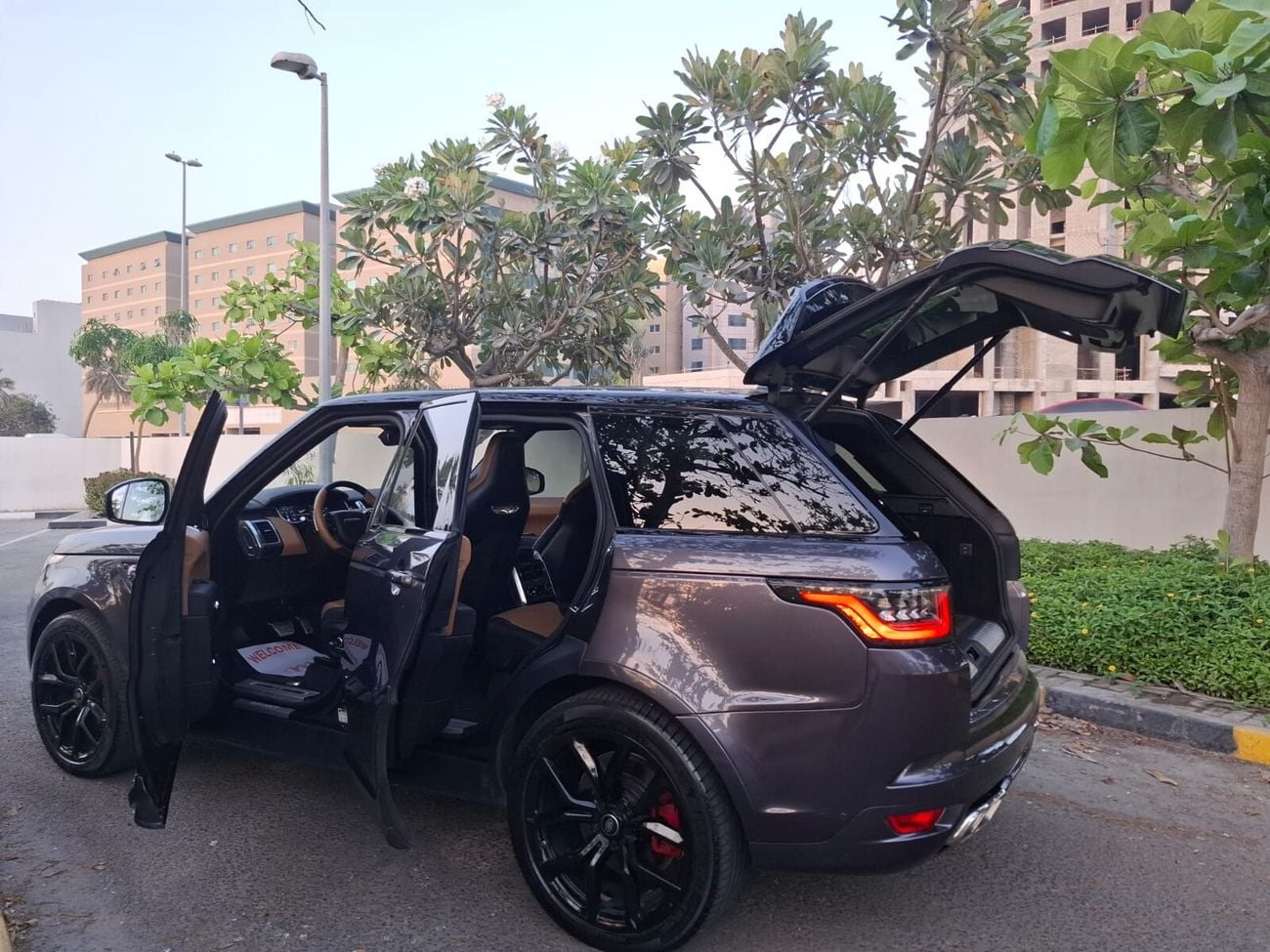 Land Rover Range Rover Sport SVR 5.0L (575 HP) AWD