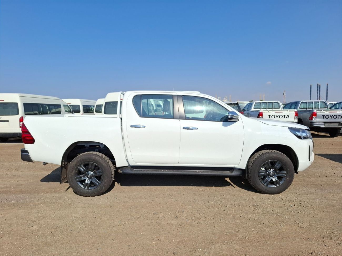 Toyota Hilux HILUX ACTIVE MANUAL WITH ALLOY WHEELS 2.4L V4 DIESEL | 2025 | 0 KM | 03 YEARS WARRANTY