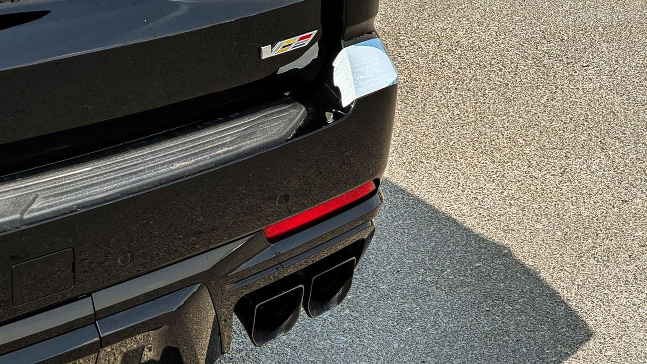 كاديلاك إسكالاد V Executive 6.2L V8 Supercharged 4WD 2026 Brand New American Specs