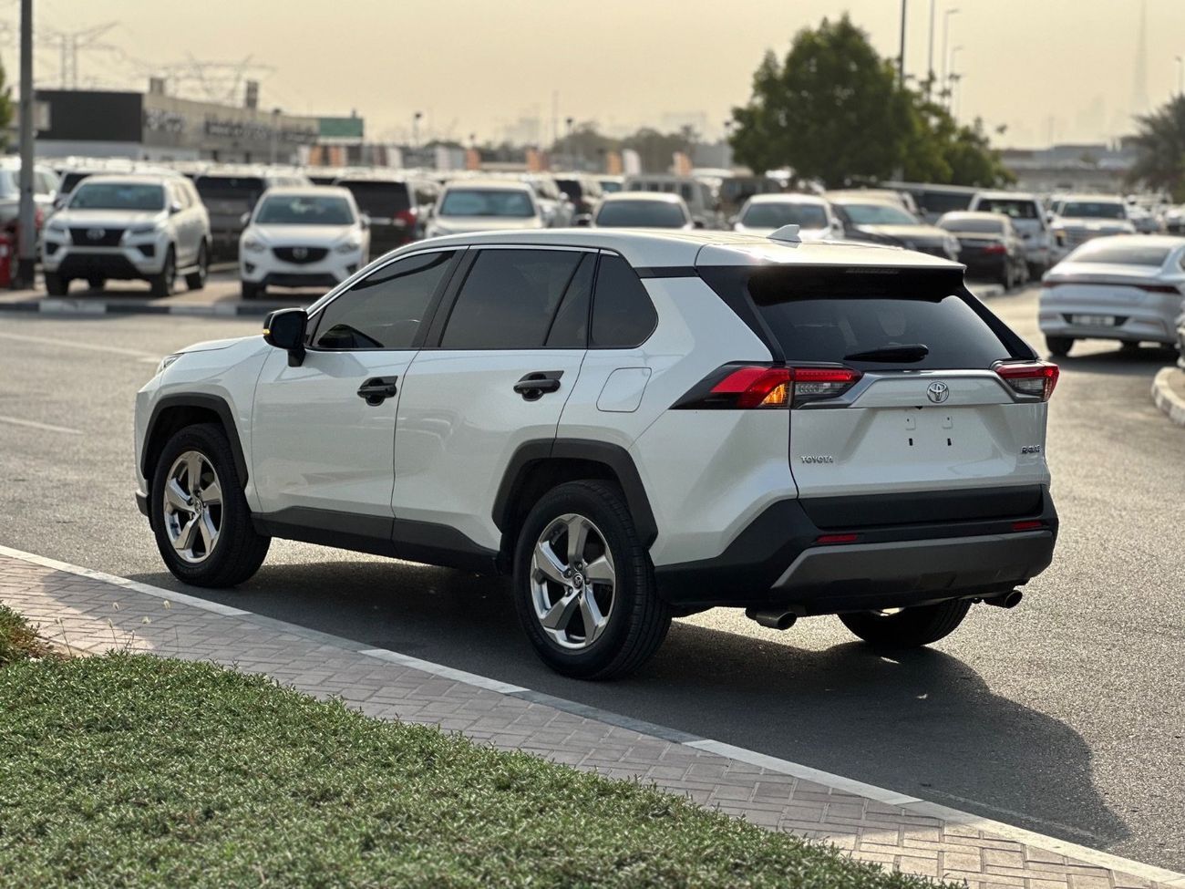 Toyota RAV4 Premium 360 camera, leather, push start