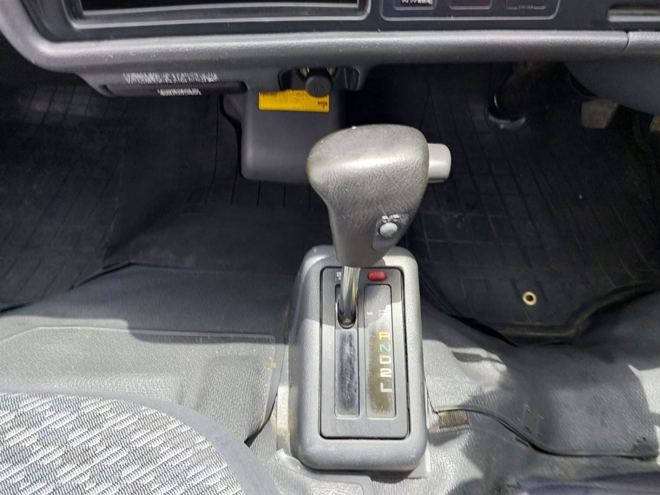 Toyota Hiace TOYOTA HIACE COMMUTER VAN RHD 2001 MODEL 3.0 L DIESEL AUTOMATIC(PM02185)