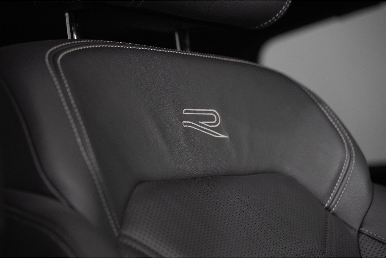 Volkswagen Touareg R-Line 3.0L AWD 2022 Volkswagen Touareg R-Line / Agency Warranty